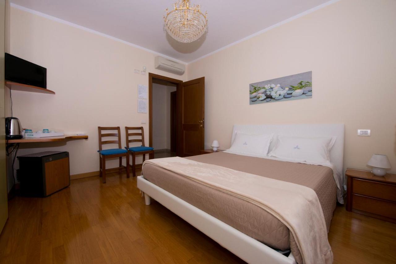 La Casa Di Pimpi Bed & Breakfast Desenzano del Garda Exterior photo